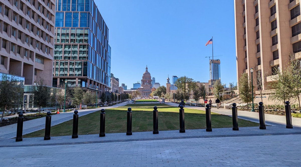 marshallgeyer's tweet photo. the northern half of the new capitol mall is now open! go check it out (unless you're a car) https://t.co/9IlAEpkQ6f