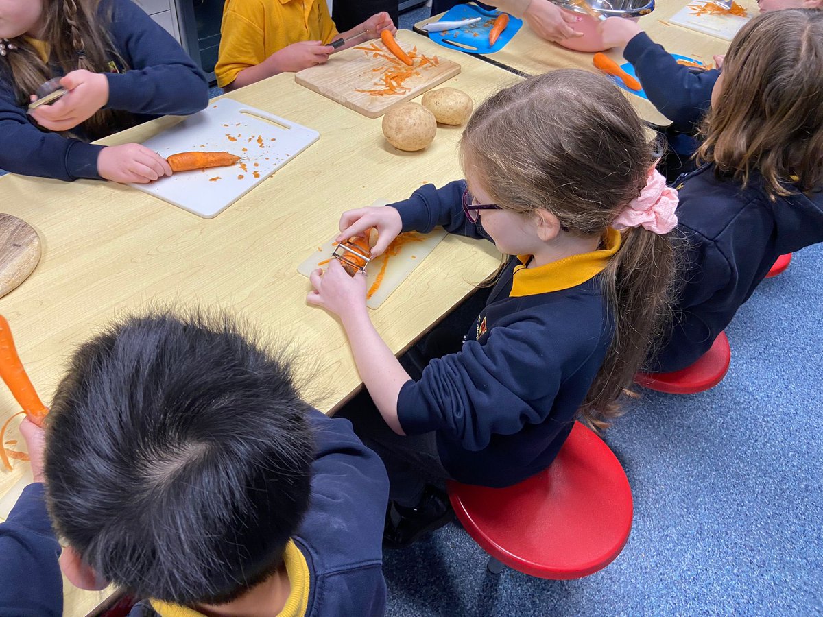 Each year during Advent, every class works collaboratively to prepare homemade soup for <a href="/GatehouseOxford/">The Gatehouse Oxford</a> - reminding us of our duty to serve others. #toknowtolovetoserve