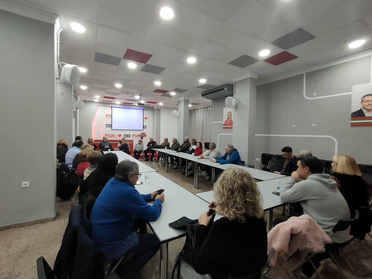 Jóvenes Socialistas del 68. Gracias <a href="/psoedeandalucia/">PSOE de Andalucía</a> y <a href="/UGT_Andalucia/">UGT Andalucia</a> por esta bonita tarde en nuestra sede local♥️