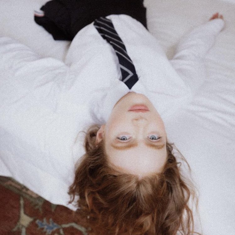sadiescomfort's tweet photo. she is the moment. https://t.co/YmZVODo4GM