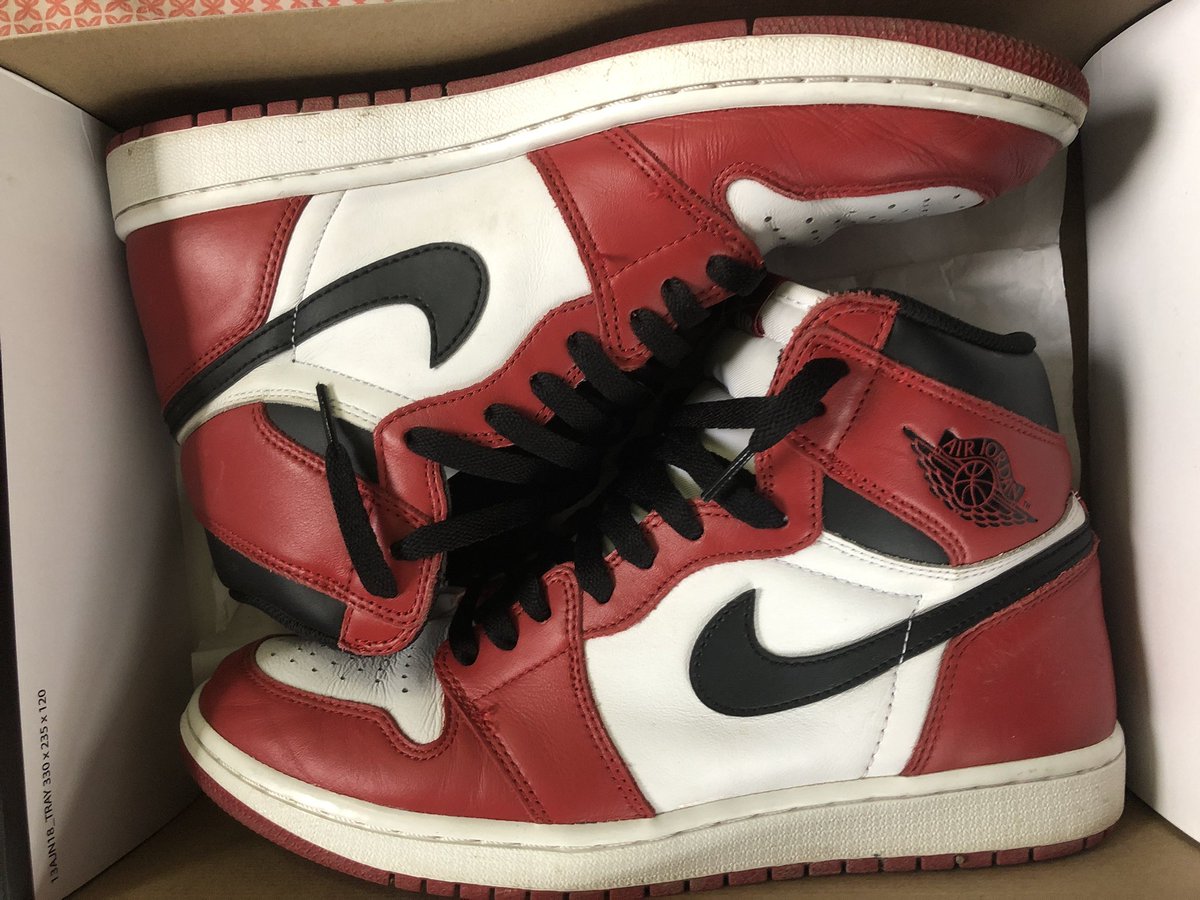 Jack_Harris5's tweet photo. @atmos_usa I hate paying resale but had to for this price. The 2015 Chicago 1 is my brother’s grail, and we buy eachother a pair of shoes for Christmas each year. Right before The Last Dance released I grabbed this steal for him from a local consignment shop ❤️ Size 11 #atmoscollectorsclub https://t.co/NPwCo7eW5s