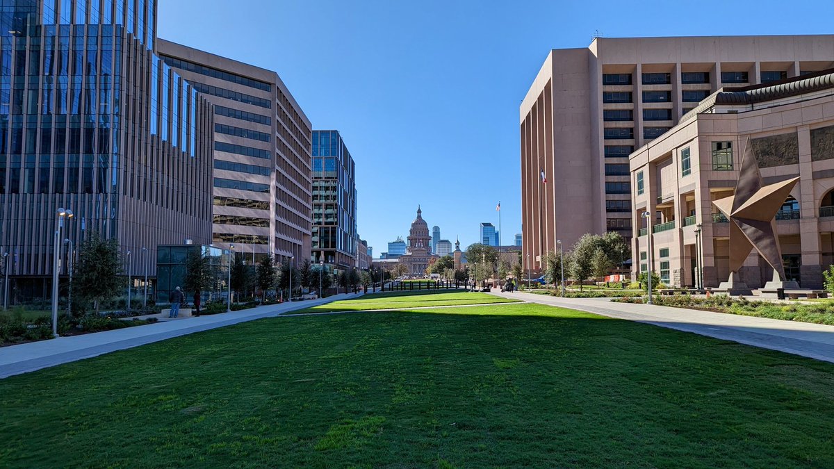 marshallgeyer's tweet photo. the northern half of the new capitol mall is now open! go check it out (unless you're a car) https://t.co/9IlAEpkQ6f