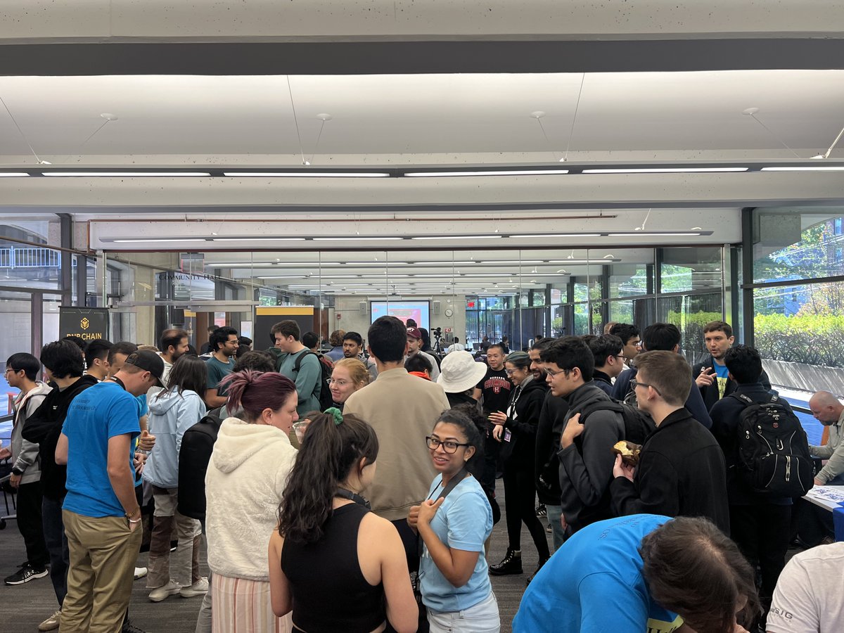easya_app's tweet photo. 3/10 We hosted #HackBoston, the LARGEST EVER blockchain hackathon at @Harvard together with @reachlang. 500+ devs from @Harvard, @MIT, @Yale and many more built 61 AWESOME projects! 🧠 Shoutout to @NFTMami @therealjpmiller @BrandoRodriguez @Omranic for helping pull this off! 💪 https://t.co/JpEVP1ngeM