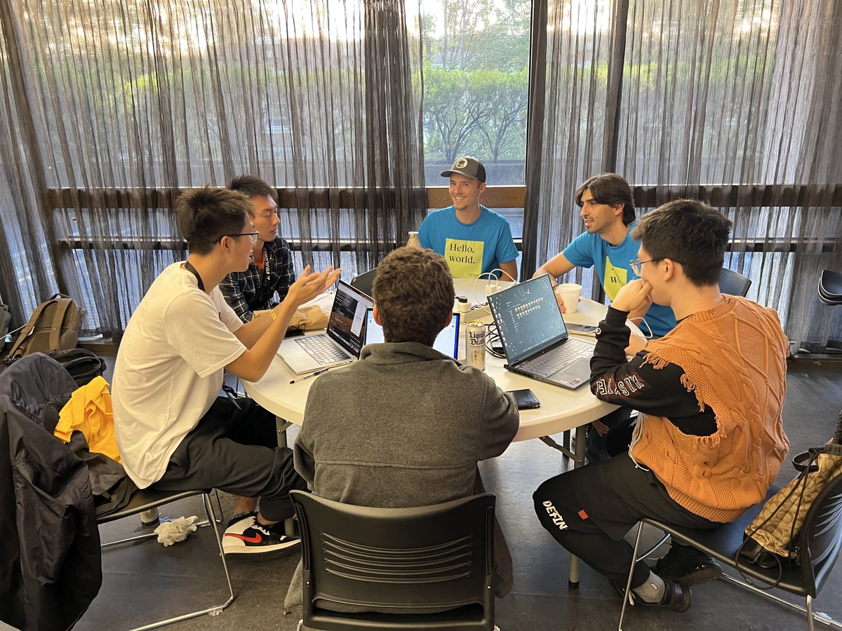 easya_app's tweet photo. 3/10 We hosted #HackBoston, the LARGEST EVER blockchain hackathon at @Harvard together with @reachlang. 500+ devs from @Harvard, @MIT, @Yale and many more built 61 AWESOME projects! 🧠 Shoutout to @NFTMami @therealjpmiller @BrandoRodriguez @Omranic for helping pull this off! 💪 https://t.co/JpEVP1ngeM