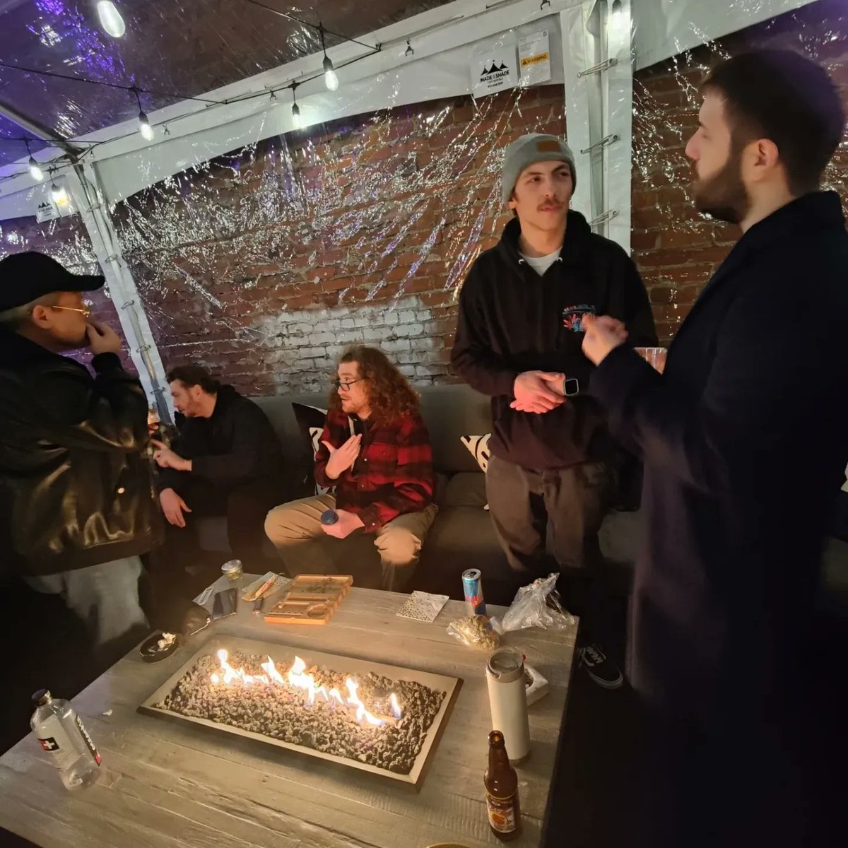 SFSC415's tweet image. About last night.. Brownie Mary Democratic Club, @bmsf415 Holiday party at SF Buyers Club, @buyersclubsf.. 🎄🕎💚🥳💨🙏🏽