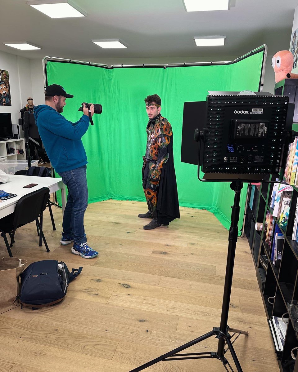 Olydri_Fournier's tweet photo. Shooting au local pour Ystos avec son dernier stuff en date. J’avais pas beaucoup de matière pour mes infographies avec ce design. J’en ai profité pour tester le nouveau Canon R6 Mark2. 👀📸 @YstosNoob @Olydri_Noob https://t.co/XYvgw2NspE