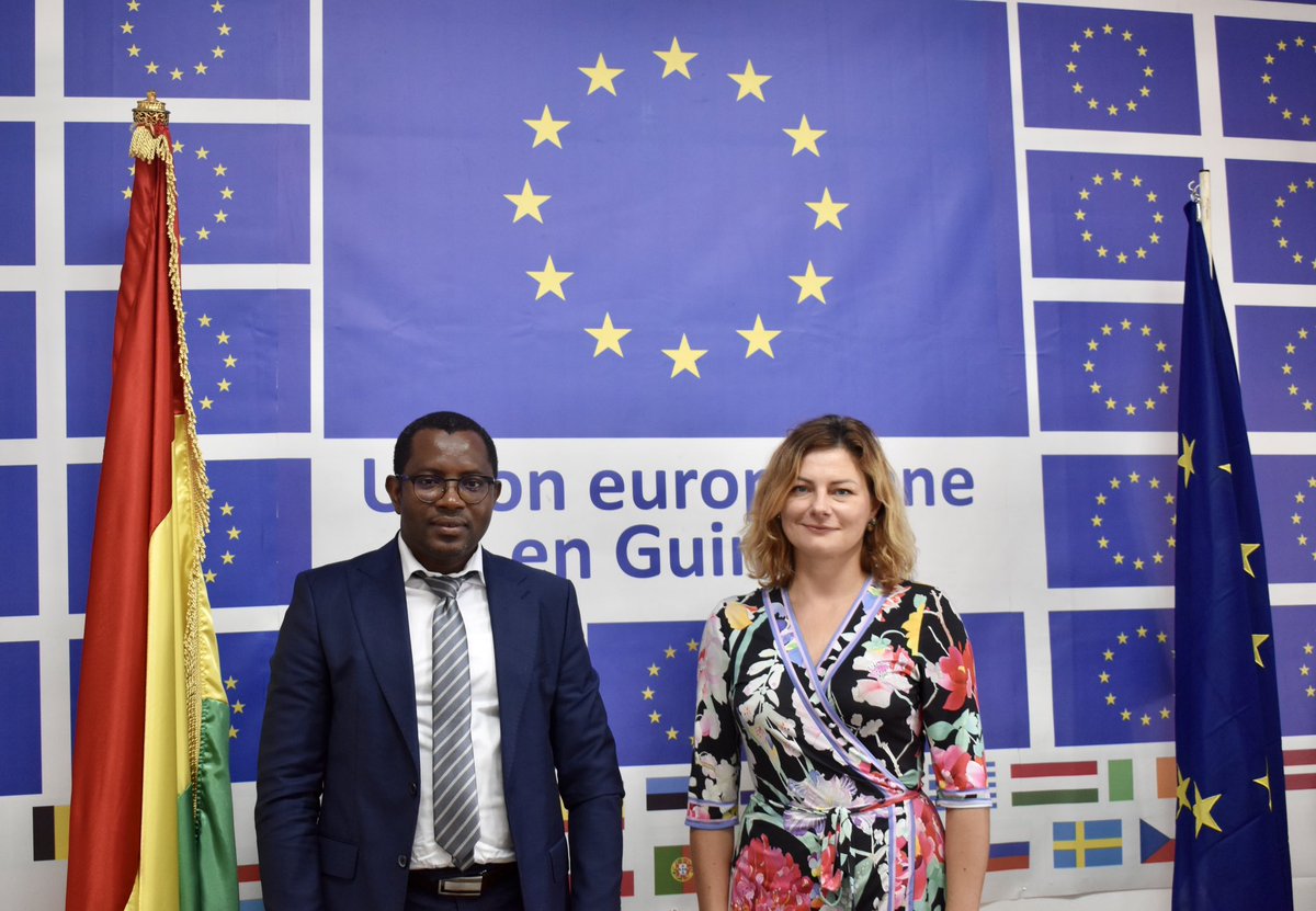 UNIDO_Guinea's tweet photo. Ce 15/12/2022
Visite de courtoisie du Représentant Pays de l’ONUDI en Guinée, à la nouvelle Ambassadrice, Cheffe de la Délégation de l’Union européenne en Guinée, Son Excellence Madame Jolita PONS. 
Objectif : présenter l’ONUDI et ses champs d’interventions en Guinée. https://t.co/tTjKl4Blon