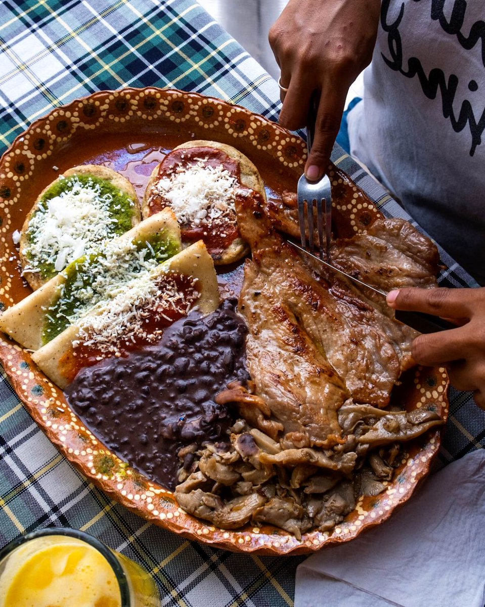 Enhance any of your Mexican melas with the delicious variety of Pepe cómala and La Costeña salsas we offer you! 🌶️Get them delivered anywhere in the UK, buy here: bit.ly/3UZKMuf