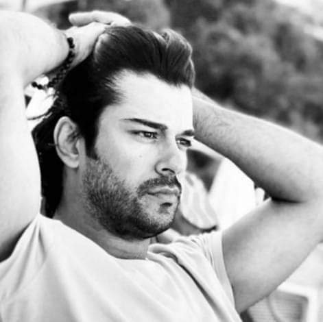 الأشياء " الصادِقة
                     فقط هي التي تـسـتـمر
الأشـــخاص... المــشـــاعر . الإهـتــِمام .. 
جـمـيـعـهـاا  لـو انقطـعت فـاعلمــوا!!
أنهـا ڪانـت مـنـذ البِـدايـه ڪذباً وادعـاءا 
وتمثيلًا بارعا ،،✋🌷
تعلــموا أن .. الإســتـمرار والثـبـات للصــادقـيـن.. وأنقياء القلوب