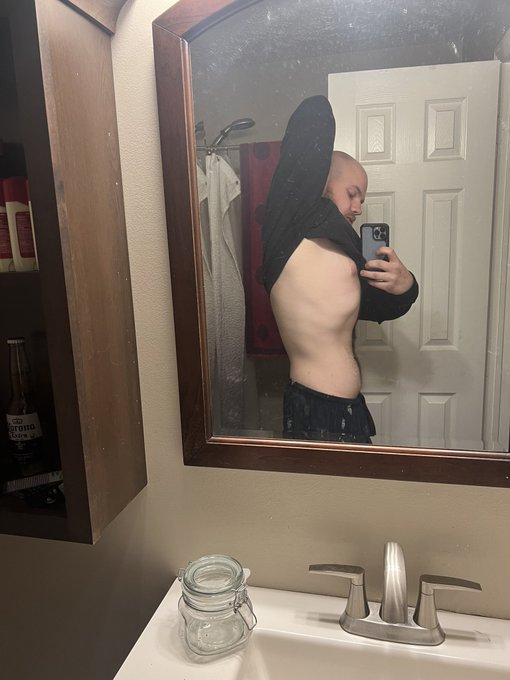 Can you post nudes on twitter?   Also sorry for being inactive life has been busy ❤️ https://t.co/8Q