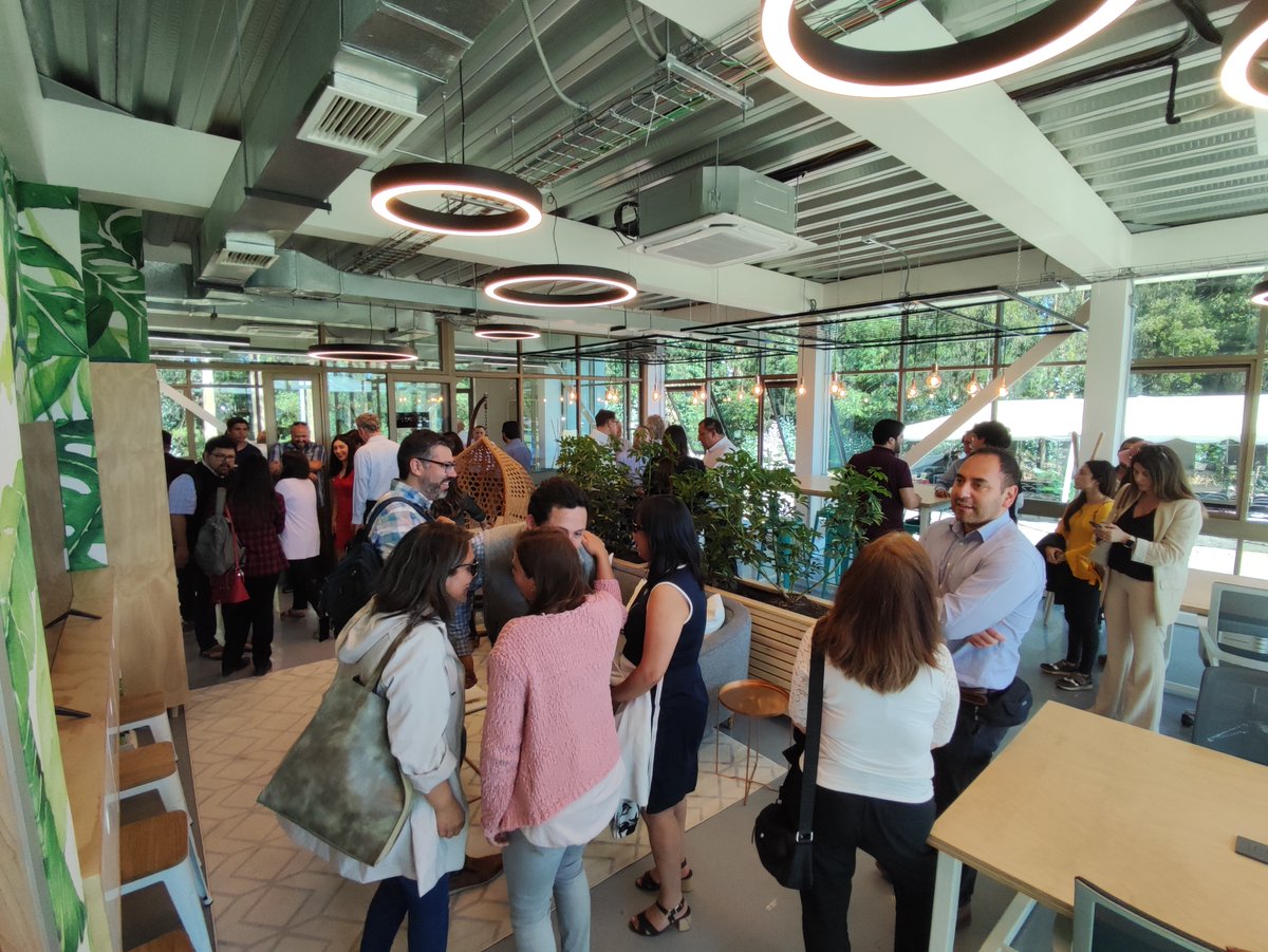 dinn_ucsc's tweet photo. 🎊 Con gran éxito inauguramos los espacios de cowork y salas de prototipado de la @ucscconcepcion.
El nuevo edificio será destinado para trabajar en iniciativas de i+e en la universidad, siendo un aporte para el ecosistema regional y nacional.

#InnovaInESUCSC #InnovaUCSC https://t.co/bYUNHrwmpH