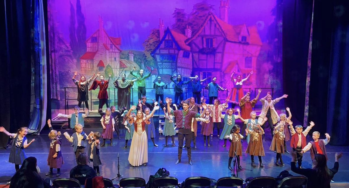 Well done to all the casts of Robin Hood this Xmas!!