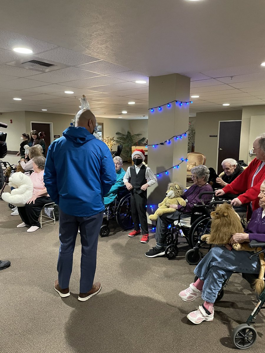 DerekKXLY's tweet photo. 🧸  A special delivery of stuffed animals right before Christmas brightened spirits for the residents of Fairview Assisted Living. Can’t wait to share this story with you soon on @kxly4news. https://t.co/8e9WHv8Hdw