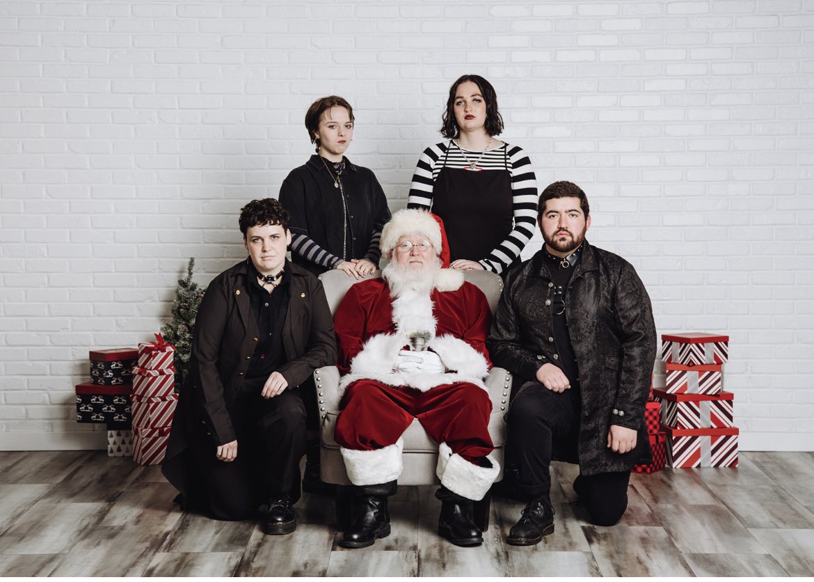 SamECastillo's tweet photo. Happy Holidays from the Troll Hole! 🧌 https://t.co/FjtImsfmrB