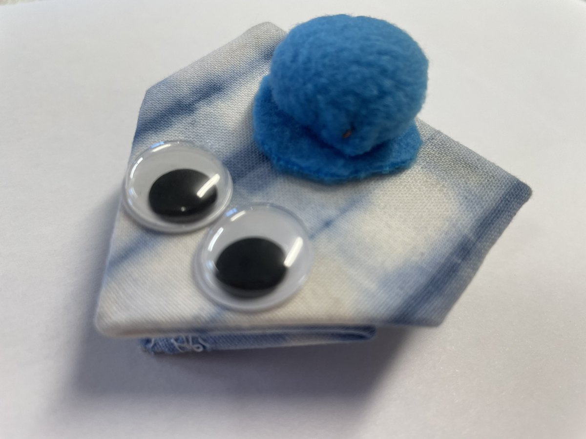 MrsWoodTextiles's tweet photo. More little Froggies today and Ben’s even had a cool hat! https://t.co/hnYP9gR1fb
