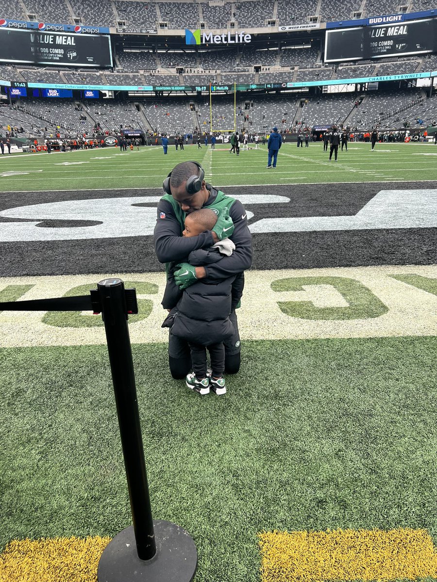 AmandaFlorent's tweet image. Todays the last day for pro bowl voting so votes count double today!! RT @jhardee_19 #ProBowlVote ❤️