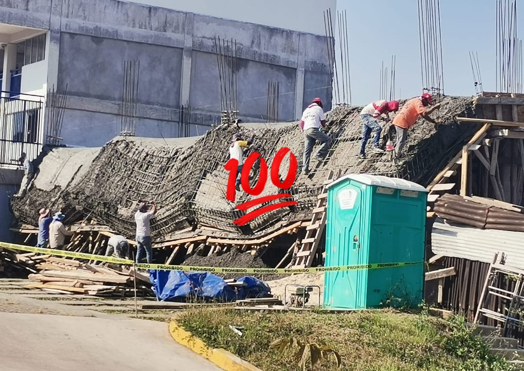 XalapaEnAlerta's tweet photo. Se desploma loza de edificio escolar en la universidad Euro de #Xalapa . Afortunadamente no hay personas lesionadas .#Veracruz https://t.co/DUdWDNxrCE