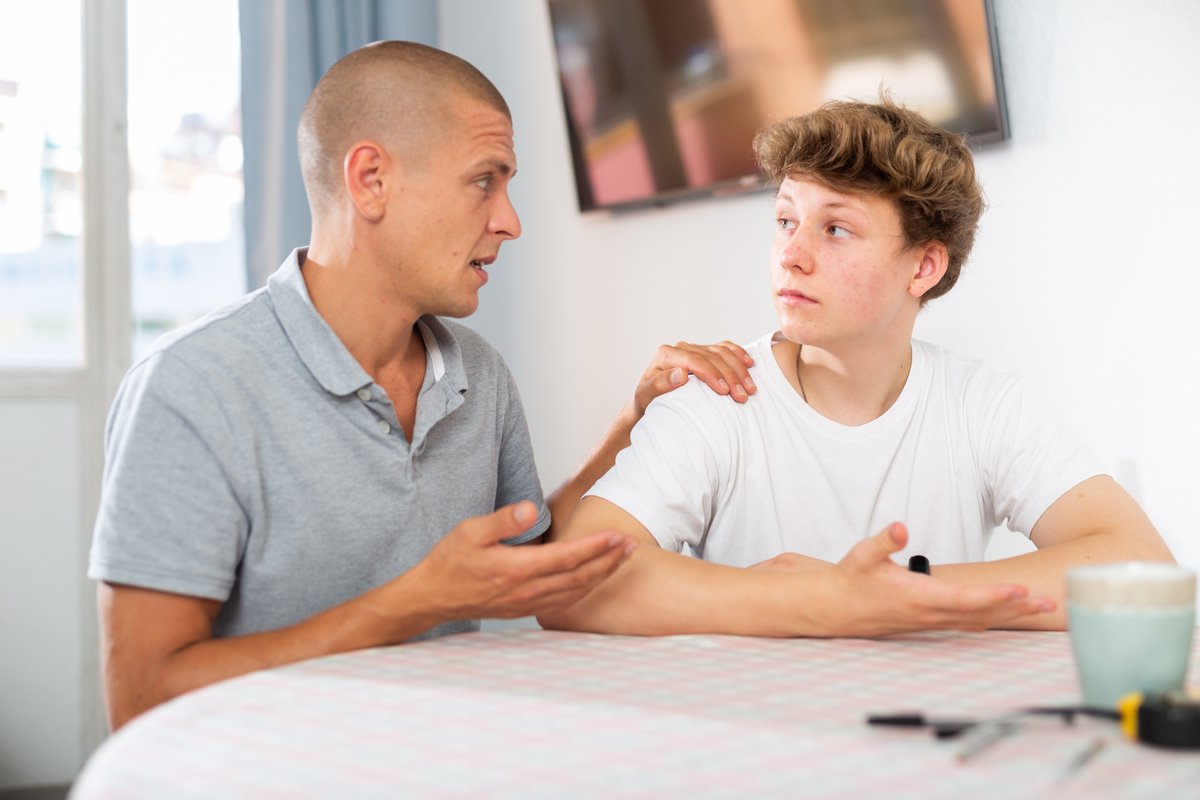 UConn Rudd Center (@uconnruddcenter) on Twitter photo What motivates parents to talk to their kids about weight? 👨👦
A #newstudy led by Rudd Alumni <a href="/EllenPudney/">Ellen Pudney, PhD, RDN</a> (along with Rudd researchers Rebecca Puhl and Marlene Schwartz) uncovers parental reasons for engaging in or avoiding weight talk.
More: liebertpub.com/doi/10.1089/ch… What motivates parents to talk to their kids about weight? 👨👦
A #newstudy led by Rudd Alumni <a href="/EllenPudney/">Ellen Pudney, PhD, RDN</a> (along with Rudd researchers Rebecca Puhl and Marlene Schwartz) uncovers parental reasons for engaging in or avoiding weight talk.
More: liebertpub.com/doi/10.1089/ch…