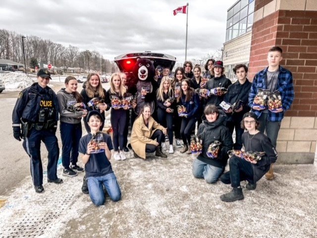 What an amazing day! Thanks to the OPP and Georgian Shores and the GBDSS Student Council for making today's Cram a Cruiser event so successful! We are delighted to support the Georgian Bay Food Network with our donations. 

#BearNationProud 

<a href="/OPP_COMM_CR/">OPPCommunicationsCR</a> <a href="/SCDSB_Schools/">Simcoe County District School Board</a>