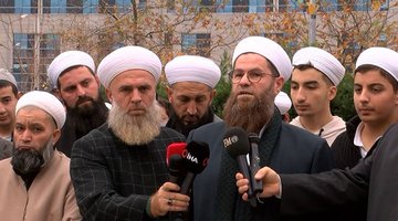 Azgın maalesef kıyametin yaklaştığını anlamış bulunmaktayız buna göz yuman böyle sarıklı sakkalı hocalarsa sonumuz çok yakın bunlar büyük kıyametler 😔