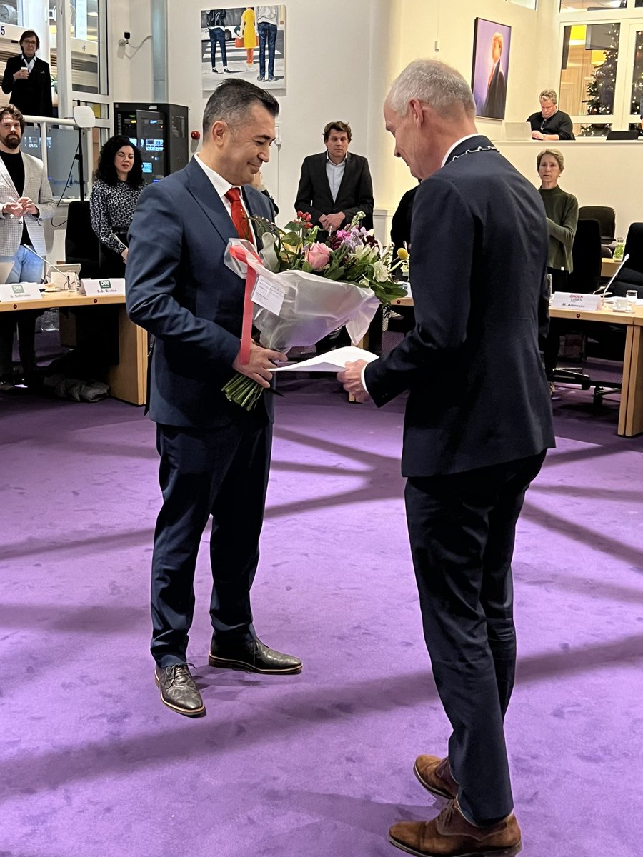 Kerem Gencer is weer terug als raadslid en is zojuist geïnstalleerd als raadslid voor de fractie van de PvdA.