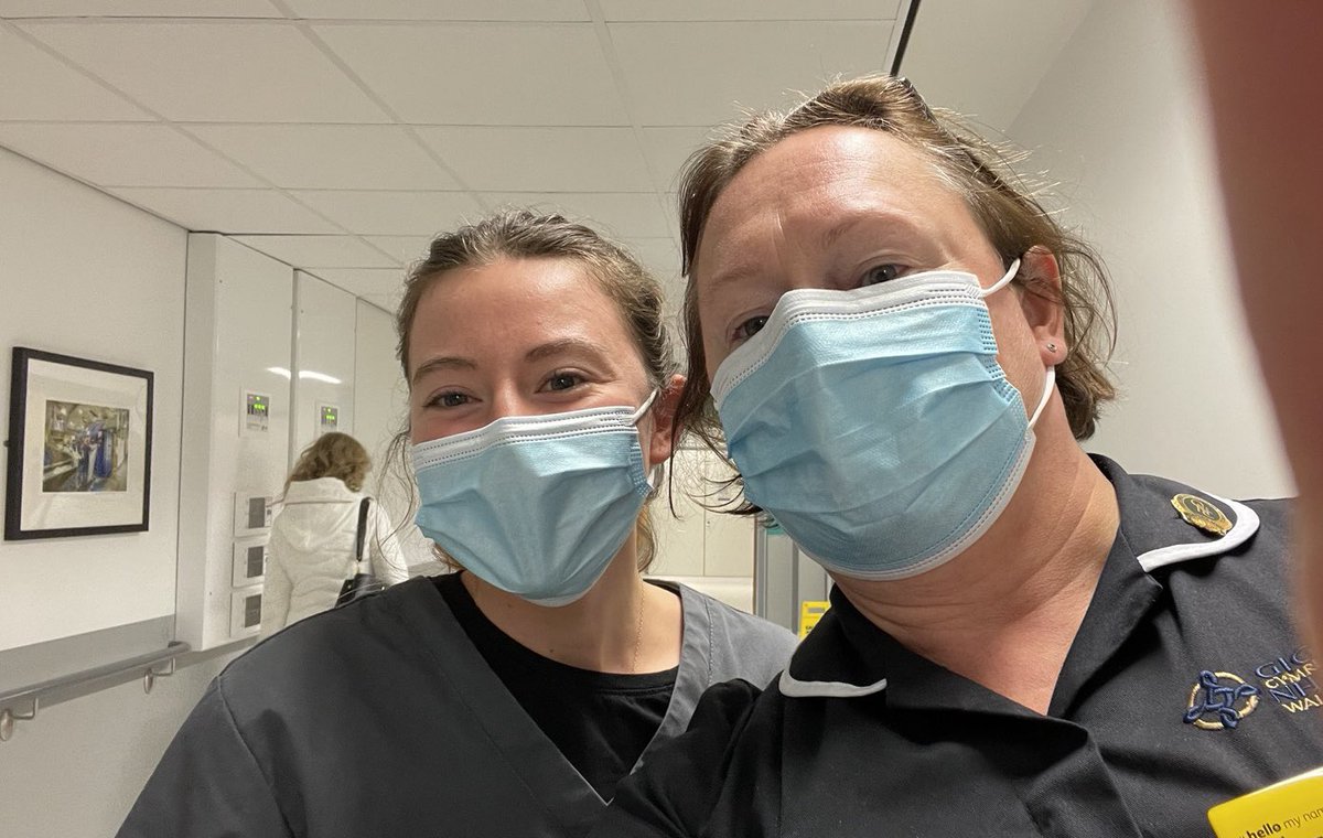 woollard_jane's tweet photo. Great to see Amber Carroll whilst in ED 2day - Amber is one of our trainee MSc Physicians Assistants @BangorUni  @kumwendamick - bet your dad @WhippetPickle is very proud of u following in his health care 🦶 @BetsiCadwaladr @LDRJezHemming @RoyalFreeNHS 🏴󠁧󠁢󠁷󠁬󠁳󠁿🎉 https://t.co/IbBs6SdaQx