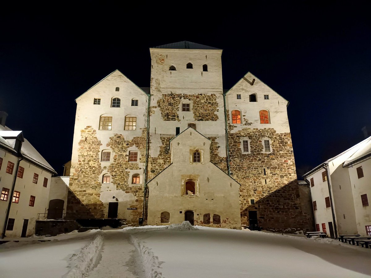 olga_henriksson's tweet photo. Turun linna tänä iltana #turku #visitturku #turkucastle https://t.co/VvDhBhTD7v