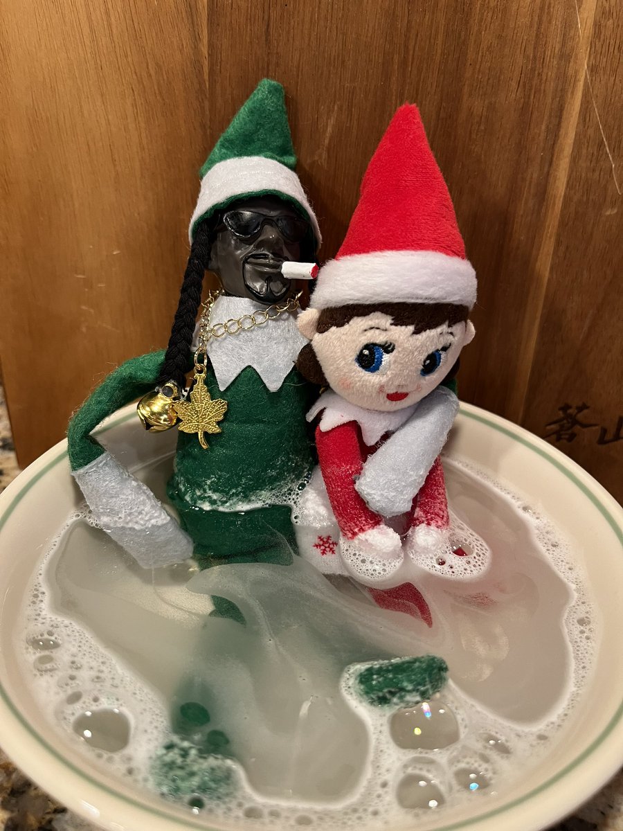 MJADetBos's tweet image. More #snooponastoop antics