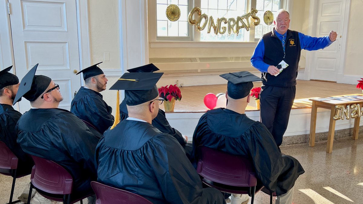 EssexSheriff's tweet photo. We would like to congratulate our recent graduates of the IN2WORK program. The men earned their certifications in ServSafe and food handling.
We would also like to thank our partner @Aramark for offering this program to our population.
#EssexCountyProud #in2work https://t.co/xxvdUGwki8