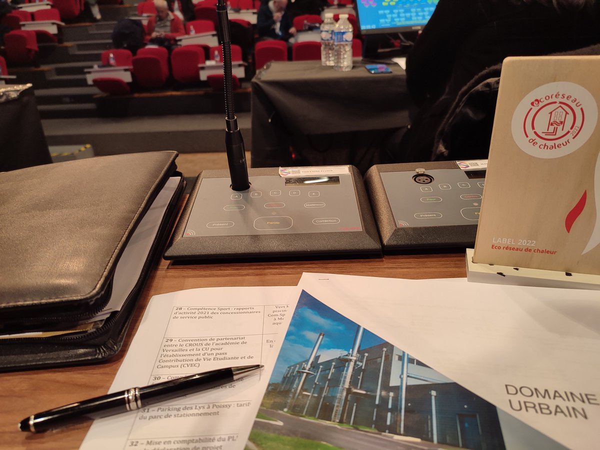 fontaine_78's tweet photo. 🥇En direct du Conseil Communautaire @CUGPSEO où j'ai notamment rapporté le bilan des réseaux de chaleur de Mantes la Jolie et Les Mureaux, pour lesquels nous avons été récompensé par l'association #Amorce pour l'exemplarité de ces réseaux 👏 #energierenouvelable #Biomasse https://t.co/c2XUl5yPta