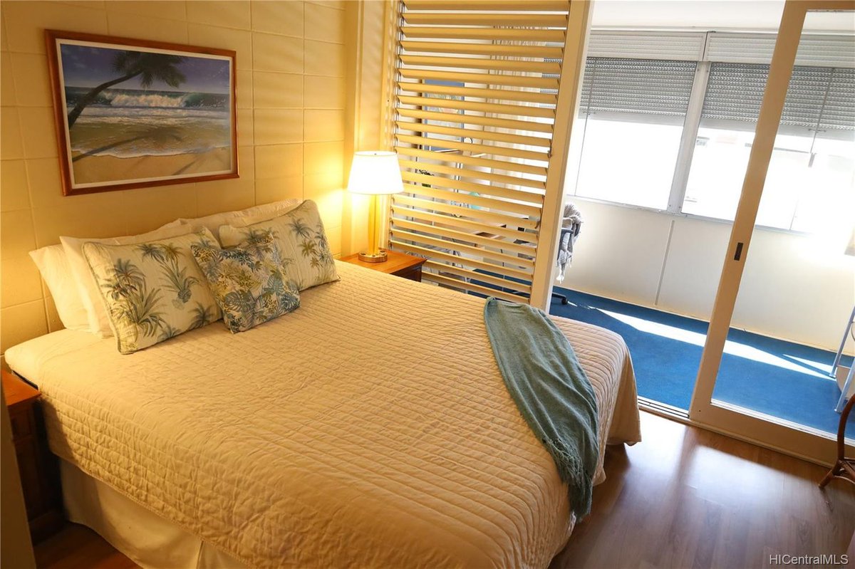 HawaiiLife's tweet photo. New Listing by Kristeen Yasue, R(A) is 425 Ena Road #302C in Honolulu for $89,990.
https://t.co/7yJ3Tc9dX8
Wonderful opportunity to own in WAIKIKI at a very affordable price.
#HawaiiLife #Honolulu #OahuRealEstate https://t.co/zB6h8YEwCm