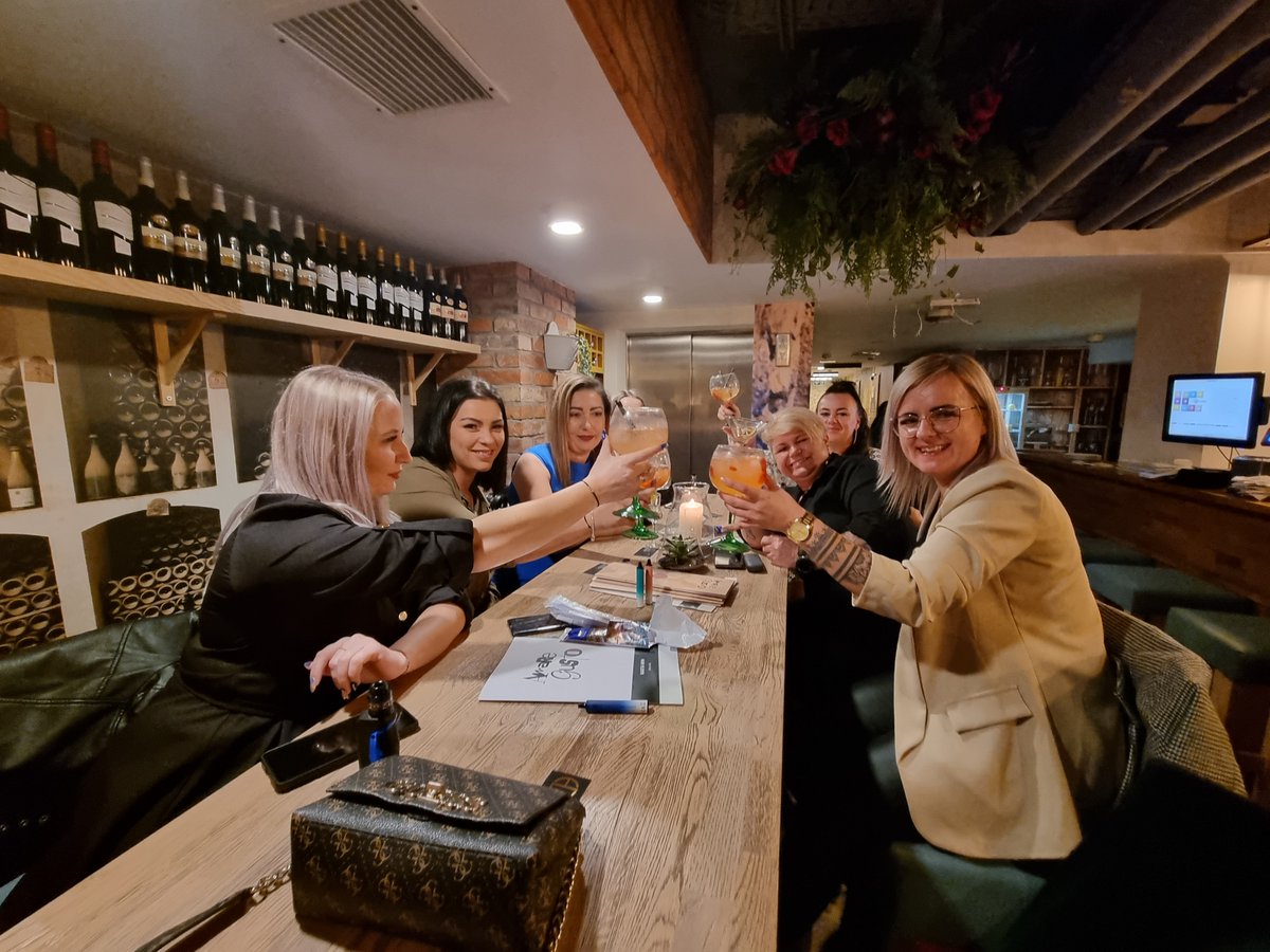 Chrobry9's tweet photo. Wieczory Panieńskie, Wieczory Kawalerskie, Imprezy Firmowe, Wyjazdy integracyjne, Szkolenia, Spotkania

#bar #pub #weekend #urodziny #impreza #biznes         #szkolenie #integracja https://t.co/cRlgt3ewKi