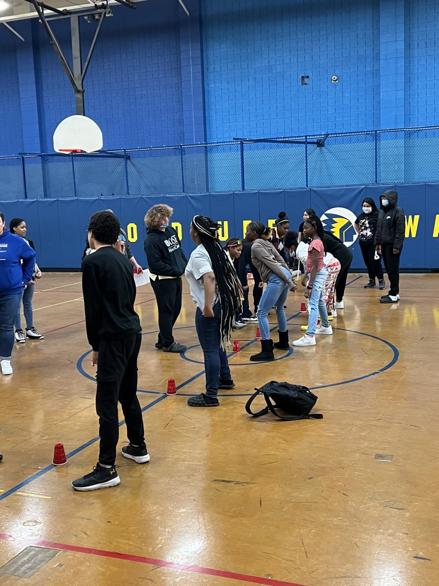 CoachWiz41's tweet photo. Incredibly proud of this group! Peoria High AVID and Lincoln AVID meet up for our 2nd annual Mentorship program. We focused on team building, communication and goal setting! Shout out to @BJamirson and Mr. Spiker for their help today! #ThePrideoftheCity @AVID4College @PEORIA150 https://t.co/F61Oaa0pqG