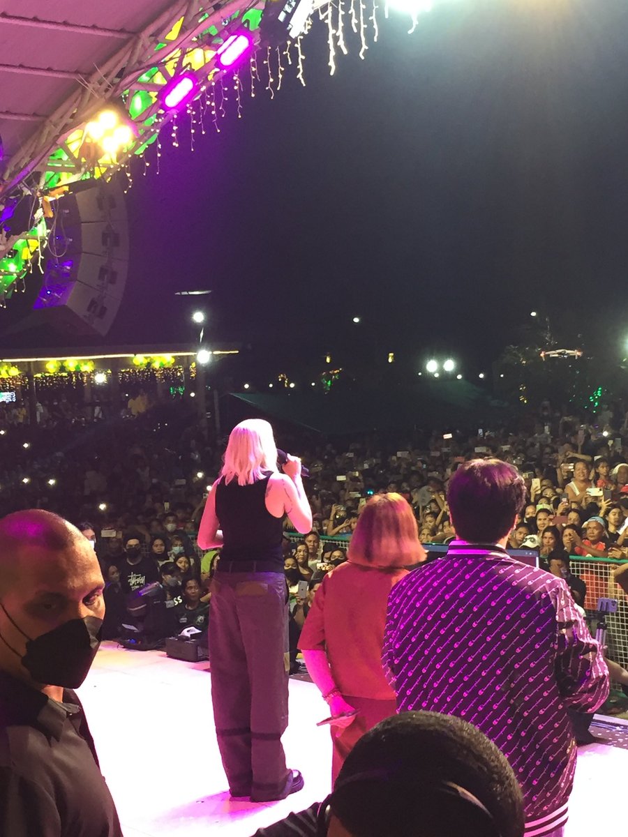 yourfangirlai's tweet photo. Salamat sa pagbuo ng 2022 ko. Sulit na sulit yung pagod at gutom. Bawing-bawi naman kase nakita kita. Mahal kita palagi, Vice Ganda @vicegandako! https://t.co/kYy2eTPmGH