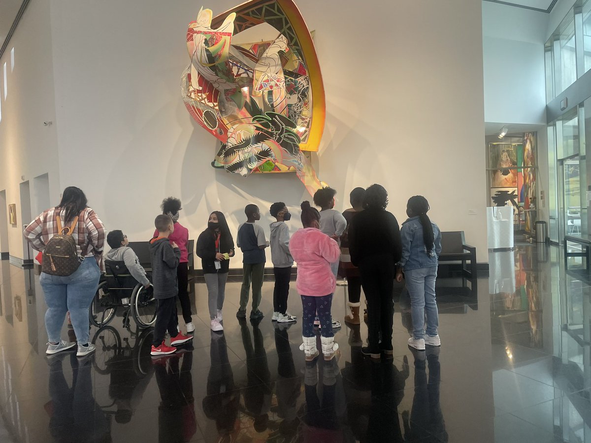 AdriannaPence's tweet photo. Thank you @KemperMuseum for being so great with our 4th grade hornets! 🎨 #contemporaryart #artmuseum #artteacher #Teachers #teachertwitter #thearts https://t.co/LDCOcrCv2y