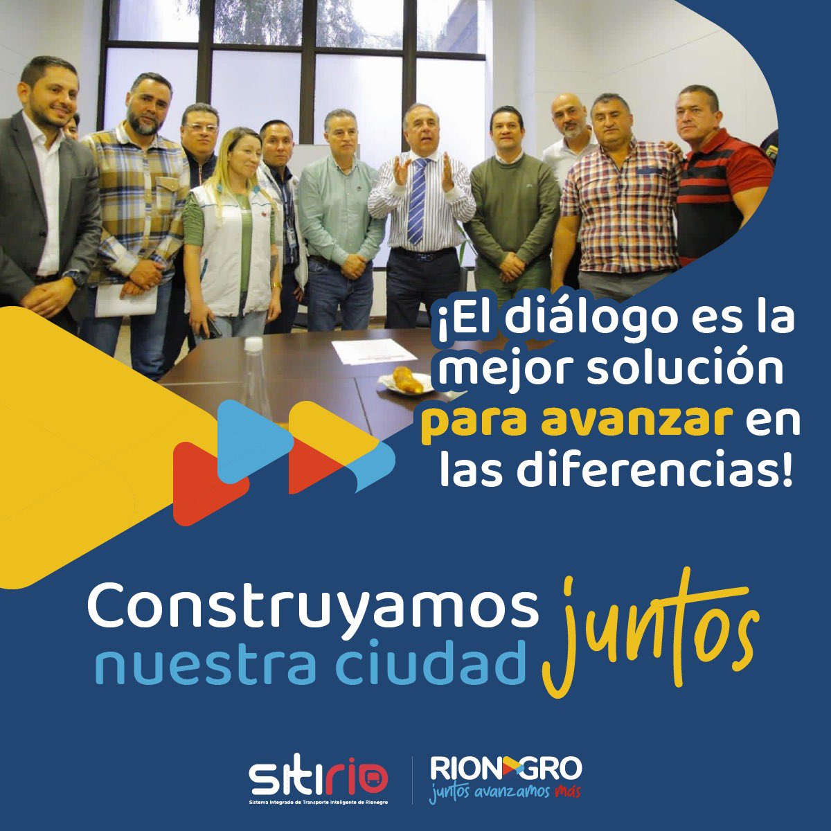 SITIRIORionegro's tweet photo. 🤝 La concertación siempre ha sido pilar para construir un Rionegro que piense en las necesidades de los ciudadanos. Se levanta el paro y estamos dispuestos para que juntos construyamos la Modernización del Transporte Público 🚍.
#JuntosAvanzamosMás
#Sitirio
#ElCambioEstaEnMarcha https://t.co/Tq3ilwQe1k