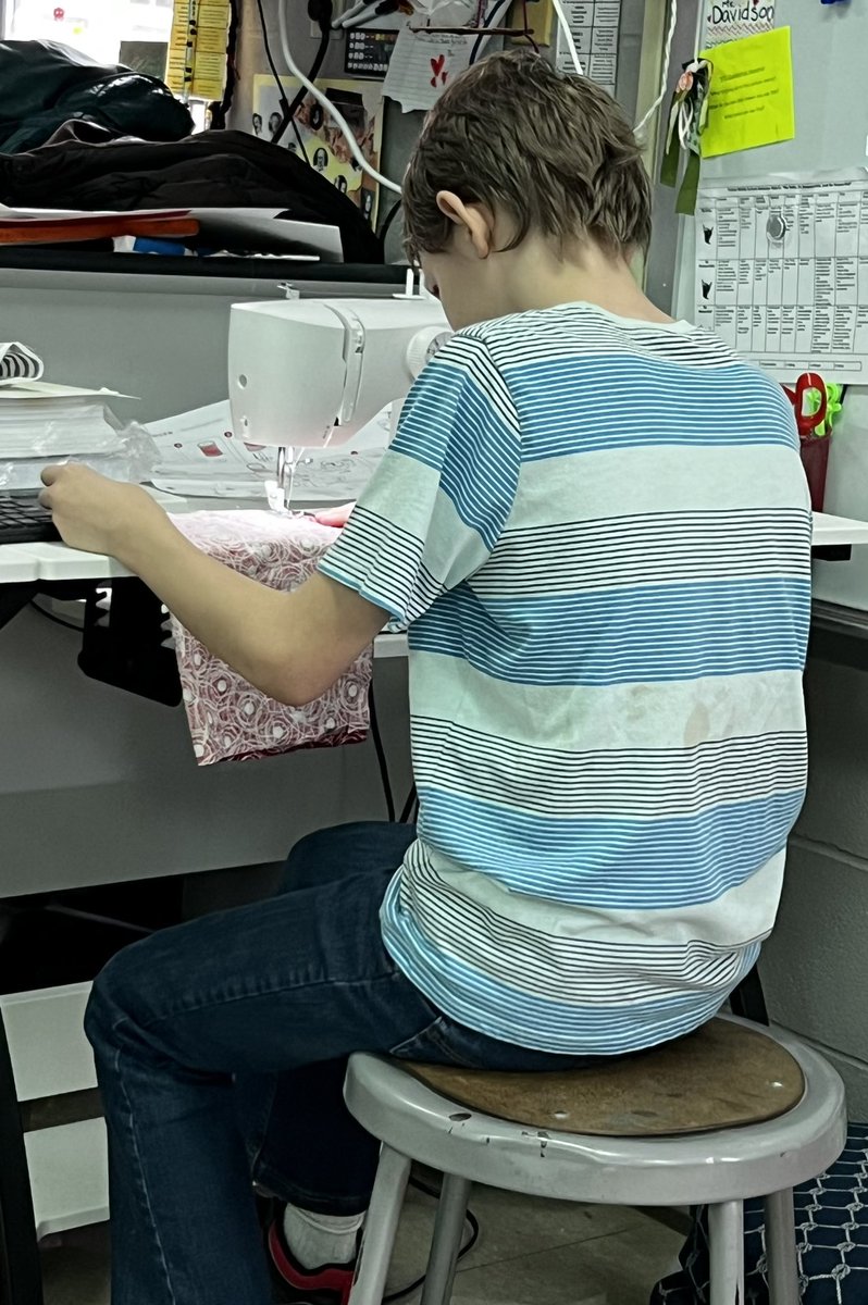 RaebelAngie's tweet photo. Working hard on making a pillow in Art today. #fmsteach @BethHouf https://t.co/8BUNxQZkb8