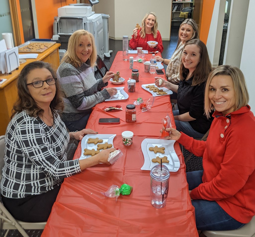 ThreadGroup's tweet photo. Holly Jolly Spirit: Festive gingerbread man cookie decorating (baked by Paula Adam) preceded the #teamthread Chili Fest. We are now officially in holiday mode (Jeep Fest mode begins Dec. 26).
#connectsimply #threadmarketing #toledo #marketingagency #marketingagencylife https://t.co/99wtNDatVC