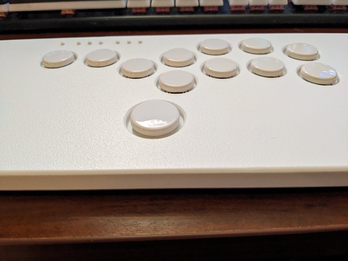 RaphTx's tweet photo. Behold! My newest build is a Snack Box Micro XL with Vanilla Convex Keycaps and Kailh Choc White Switches.

Stay frosty! https://t.co/Ql5LM6DGGD
