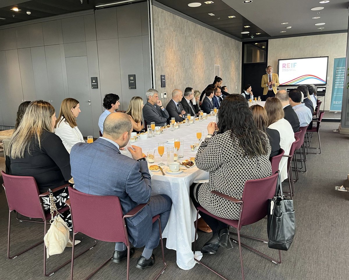 Una nueva forma de hacer negocios🫱🏼‍🫲🏾

➡️Hoy presentamos al sistema bancario los ejes estratégicos y la política de inversión del REIF

✅Cada proyecto de inversión es una oportunidad para generar #impacto.

<a href="/bbva_uruguay/">BBVA en Uruguay</a> <a href="/ItauUruguay/">Itaú Uruguay</a> <a href="/BROU_uy/">Banco República</a> <a href="/HSBC_UY/">Gokul</a> <a href="/ScotiabankUy/">Scotiabank Uruguay</a> #BanqueHeritage
