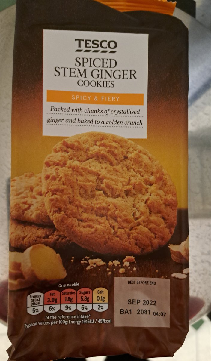 M49Denise's tweet photo. @TTTWCampaign
#TTWHunt
ADVENT CALENDAR
Day 15
Gingerbread houses not a thing in UK closest I have are these stem ginger cookies very tasty any time of the year https://t.co/4IcYPKx7qE