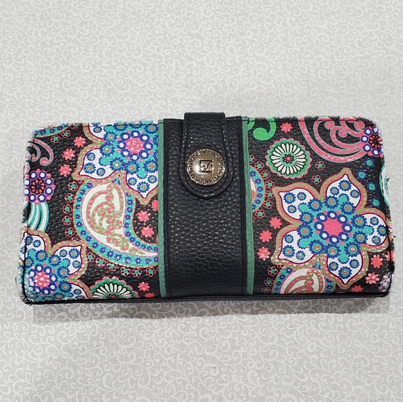 ClydeRossman's tweet photo. So good I had to share! Check out all the items I'm loving on @Poshmarkapp from @keylimeboutique #poshmark #fashion #style #shopmycloset #stonemountainaccessories #landsend #nhl: https://t.co/J51OL2Dzga https://t.co/goowUhIign