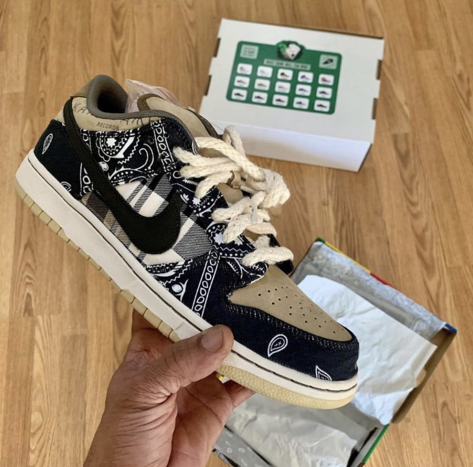 RedInkGraphics's tweet photo. @atmos_usa Was going to a VA appointment and just happened to stop in #bluetile they were doing a mystery box of Dunk and had to pick 1 of 3 in your size. sz 9.5 retail #atmosdc #atmos #atmoscollectorsclub https://t.co/CmNWm8tpJy