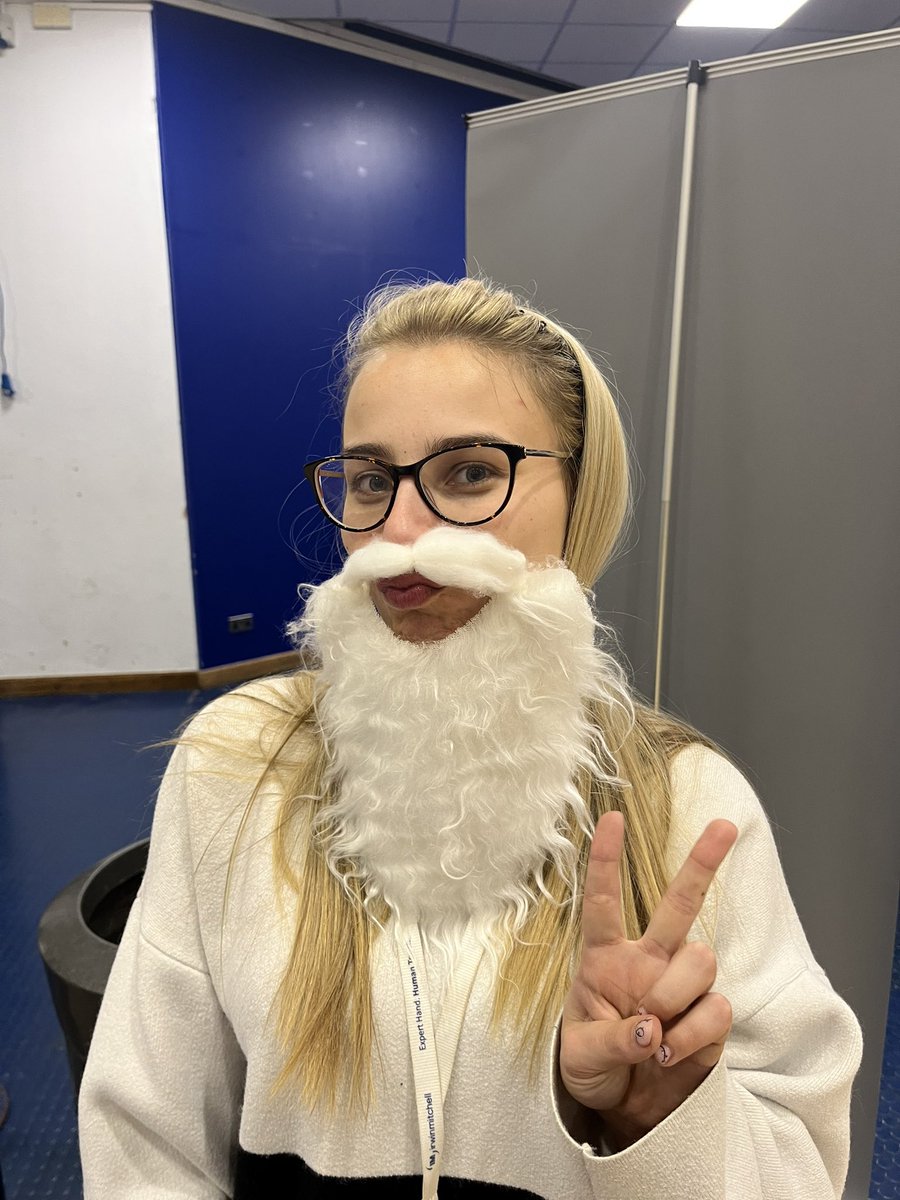 Lovely Christmas <a href="/SheffieldSmash2/">Sheffield Smashers</a> Boccia session tonight! Thank you to one of our members for her lovely handmade card and also <a href="/KarenCodling/">Karen Codling</a> ‘s friend for her amazing cupcakes! We had lots of fun &amp; festivities &amp; witnessed some very Christmassy themed outfits! #christmas #boccia