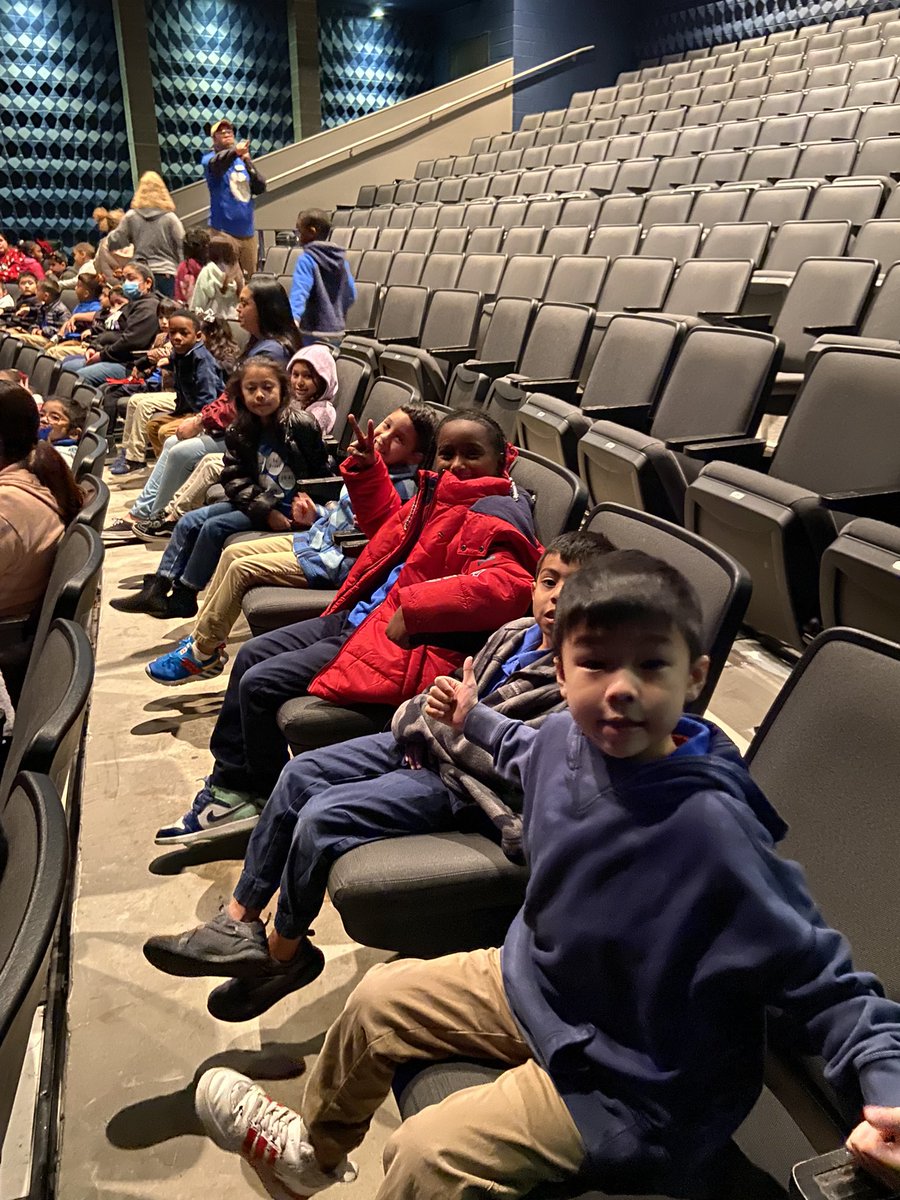 _MrsPetersonK's tweet photo. I’m so proud of my First Graders! We went on our first field trip to the Main Street Theater and they did a phenomenal job ❤️ https://t.co/6ABjtU3iEH