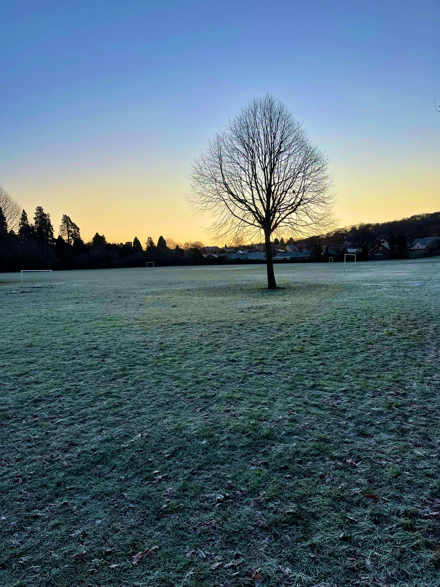 AbbieFBarnes's tweet photo. πΎπΎ Itβs so tempting to stay inside in the freezing cold weather πβοΈπ€ but I did enjoy wrapping up warm & walking my 12 year Labrador today, watching the sunrise before work and sunset after work πβοΈπ€ #nhs1000miles #WorkLifeBalance #mylocalpark #WinterSession2022 https://t.co/RCcAP6QDho