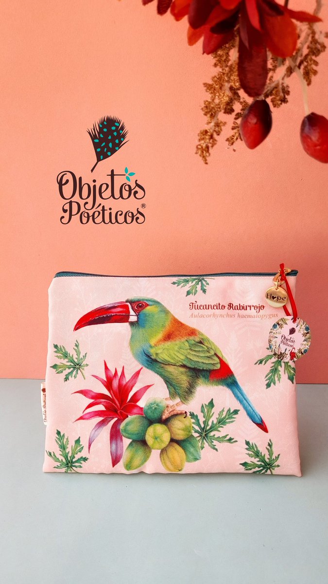 OPoeticos's tweet photo. Productos que valen la pena regalar en esta temporada🎊como nuestras #Cartucheras ilustradas con lápices de colores e inspiradas en #Naturaleza colombiana! Útiles,con tela antifluido, amplias,no destiñen, ayudan a dar orden.
Variados diseños disponibles!
Envíos a nivel nacional🇨🇴 https://t.co/QMldvfO6ki
