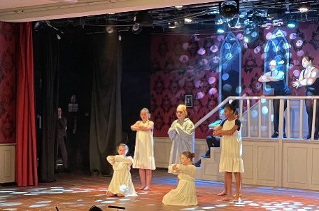 Some our fave snaps from opening night of The Addams Family 📸📸📸