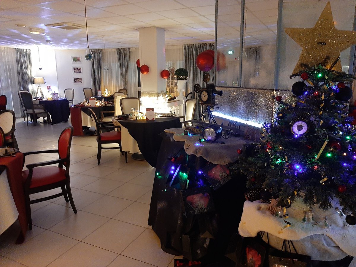 Fournet_Nath's tweet photo. Le Noël des familles se prépare @villecannes @Groupe_DomusVi merci aux équipes de proposer une soirée festives qui s'annonce magnifique https://t.co/6uYp9tM02z