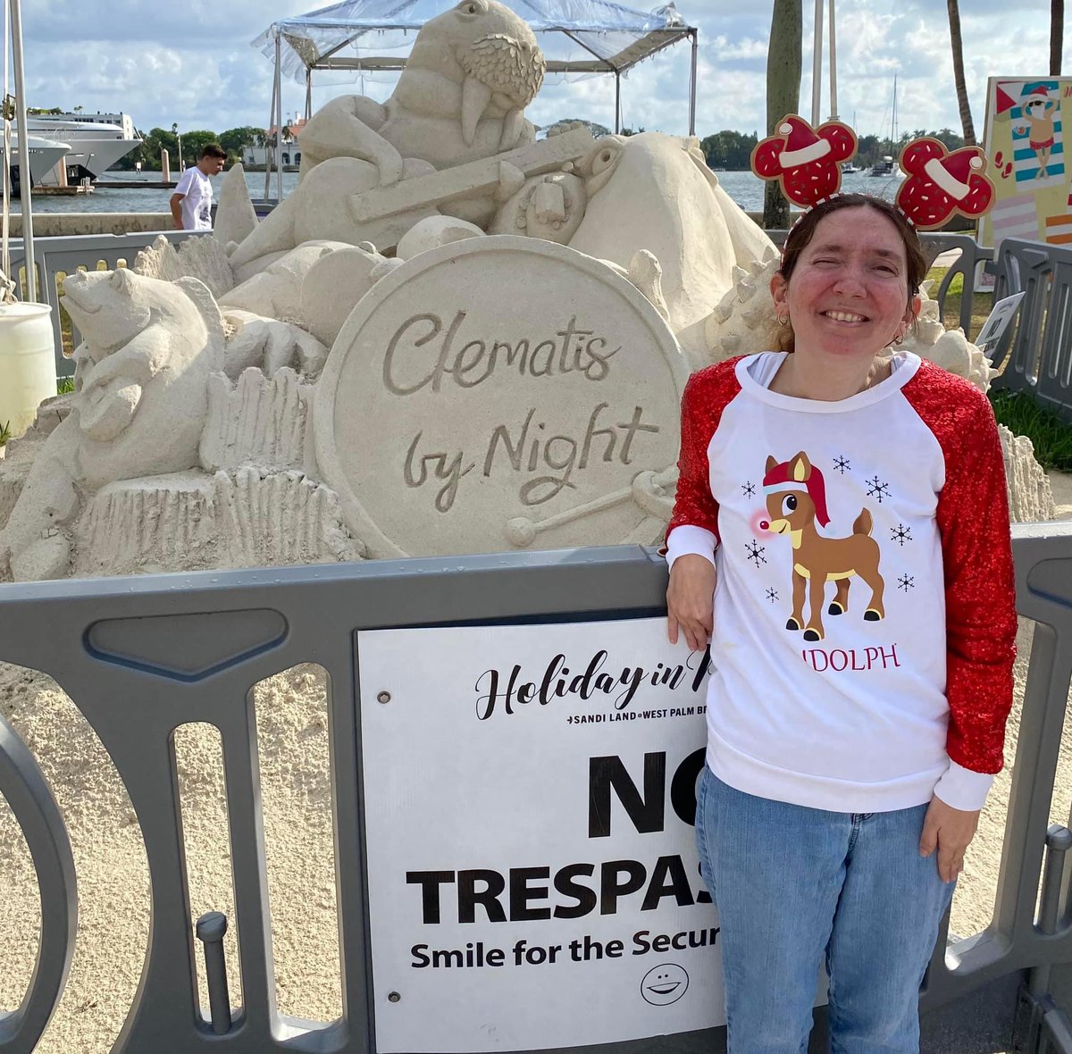 Melody58027309's tweet photo. Yesterday I saw the Sandi Tree, pretty sand sculptures and the Ferris Wheel at Downtown West Palm Beach and it was a fun day!!!! #sanditreewpb โค๏ธ๐๐ https://t.co/ka8jiX0ARj